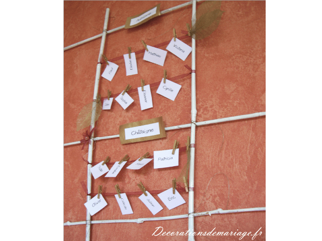   décoration mariage table loisirs créatifs faire soi même bricolage thème automne plan de table baguettes pince à linge feuille squelette