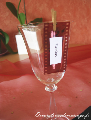    décoration mariage table thème cinéma losirs créatifs bricolage faire soi même marque place pellicule pince à linge