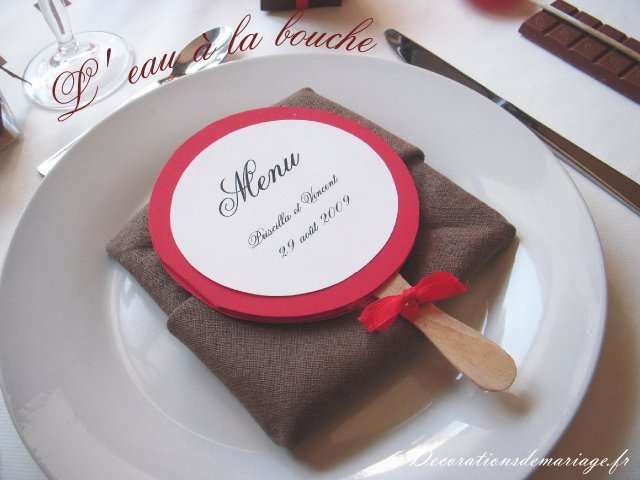 décoration table gourmandise mariage menu sucette bonbons