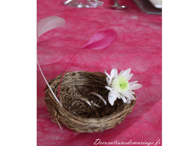    décoration table mariage idées thème marais jardin aquatique porte alliance nid fleur plume loisirs créatifs faire soi même bricolage