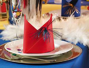  Décoration mariage idées thème médieval pliage de serviette chapeau de cardinal
