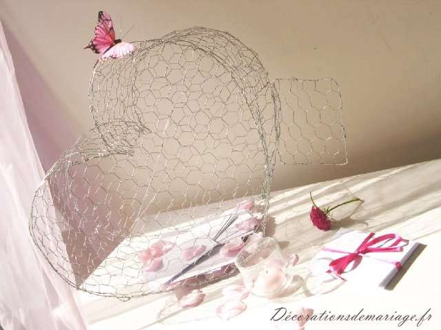  décoration table mariage idées coeur en grillage thème nature champêtre urne papillon loisirs créatifs faire soi même bricolage