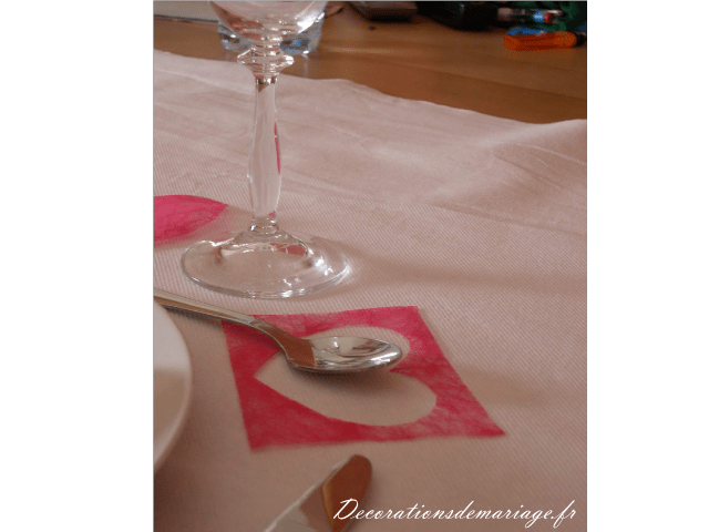  décoration mariage idées thème papillon nature champêtre coeur sur table