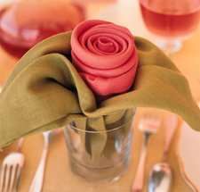  décoration mariage  nature champêtre papillon pliage de serviette bouton de rose