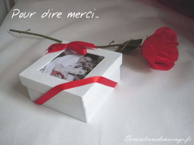 décoration mariage boîte remerciements rose thème amour loisirs créatifs bricolage faire soi même idées rose en papier roulé photo