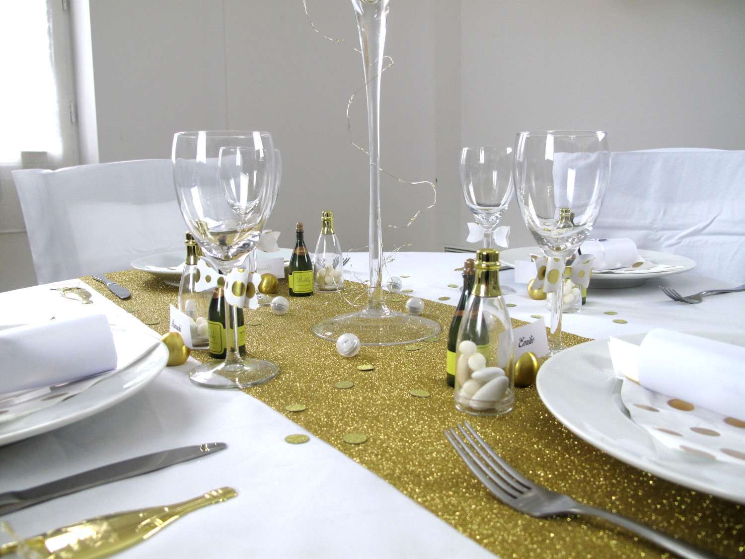 Decoration nouvel an champagne blanche et or